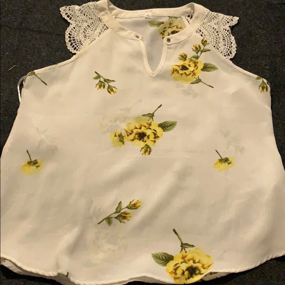 Flower Top - Picture 2 of 5